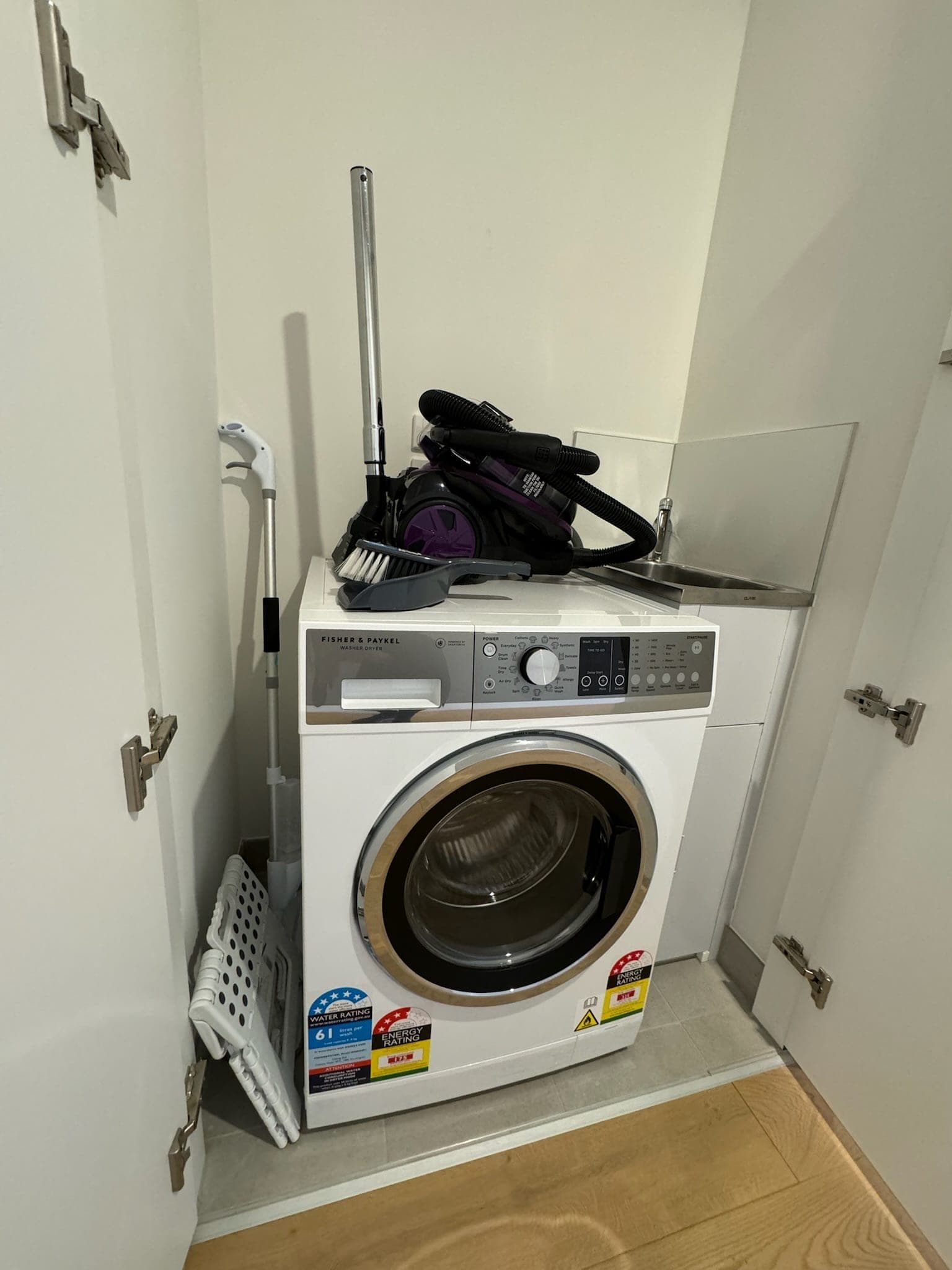 Room in 49 McLister, Spotswood, VIC 3015
